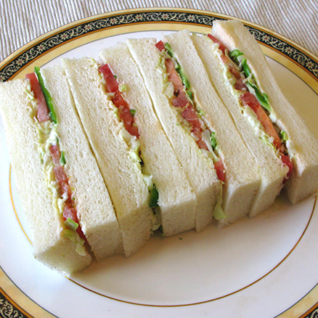 ■トマトとキャベツの味噌マヨサンドウィッチ 