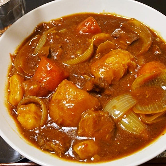 【みそ煮込みカレー】食べただけでは、みそが使われているとは絶対にわからない、ほんとうに普通においしいカレー。