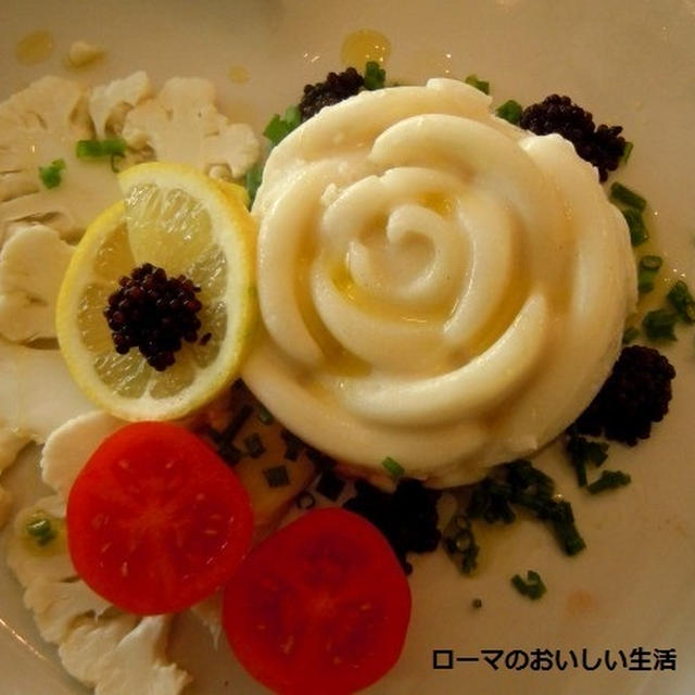 カリフラワーで作るおしゃれなバラのムース　キャビア添え～