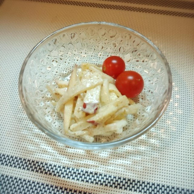大根とりんごのサラダ、お肉やさんのソーセージ♪