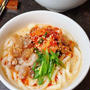 暑い日に最高！パワーレシピ♪冷凍うどんでラクうま10分！「豚キムチの冷やしゴマだれうどん」レシピ
