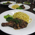 鶏肉の赤ワイン煮　＆　ヌイユのソテー