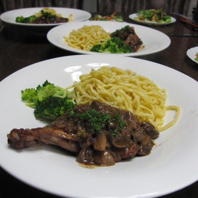 鶏肉の赤ワイン煮　＆　ヌイユのソテー