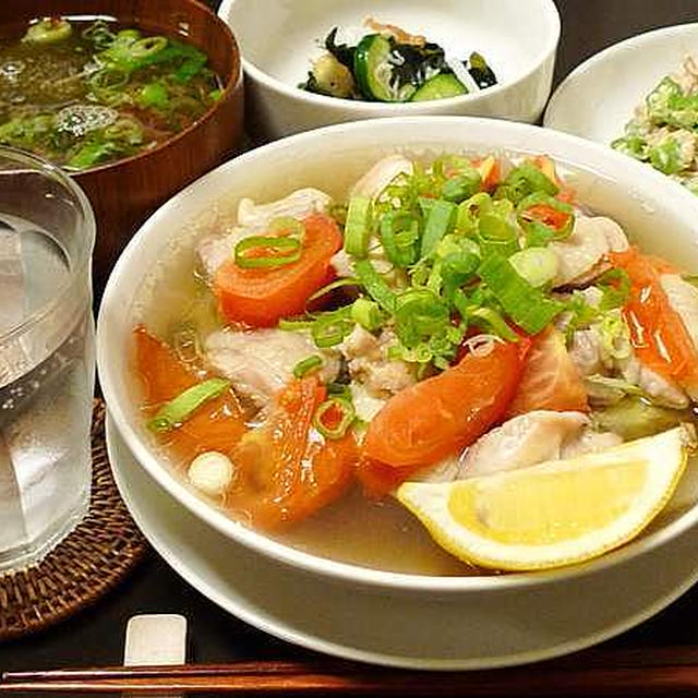 鶏とナスの蒸し物トマト入り／夏に酸っぱいものを食べるのはいいのである。