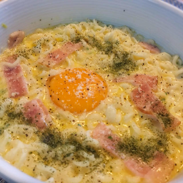 リュウジさんの『濃厚塩カルボナーラ麺』サッポロ一番アレンジレシピ