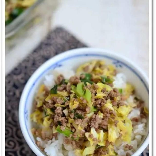 ご飯食べすぎ注意！常備しておくと便利な「キャベツそぼろ」
