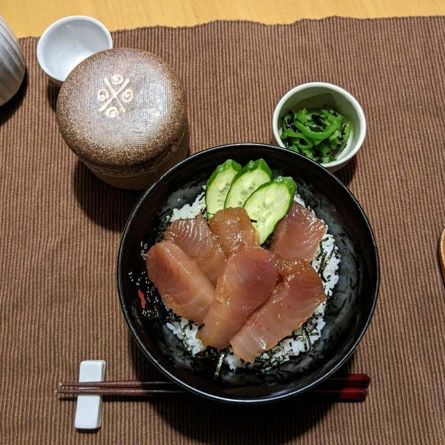 おうちごはん　〜ビンチョウマグロの漬け丼〜