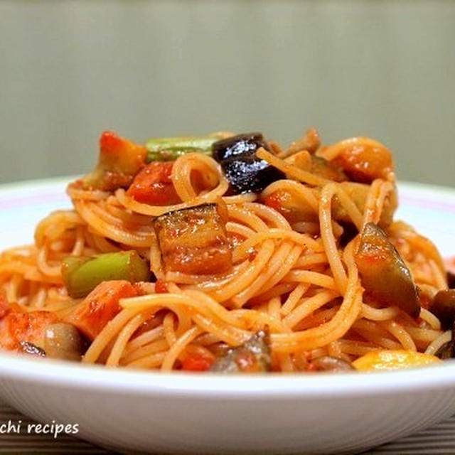 茄子と厚切りハムのトマトパスタ＆「桜ももうすぐ終わりですかね」