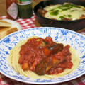 今日の晩ご飯/ピリ辛パスタの「茄子とベーコンのアラビアータ」と、ミートソースをリメイク！スキレットで作る「茄子ミートチーズ焼き」
