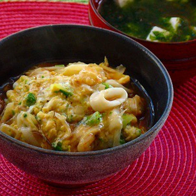 どんぶり同好会「かに玉もどき丼」