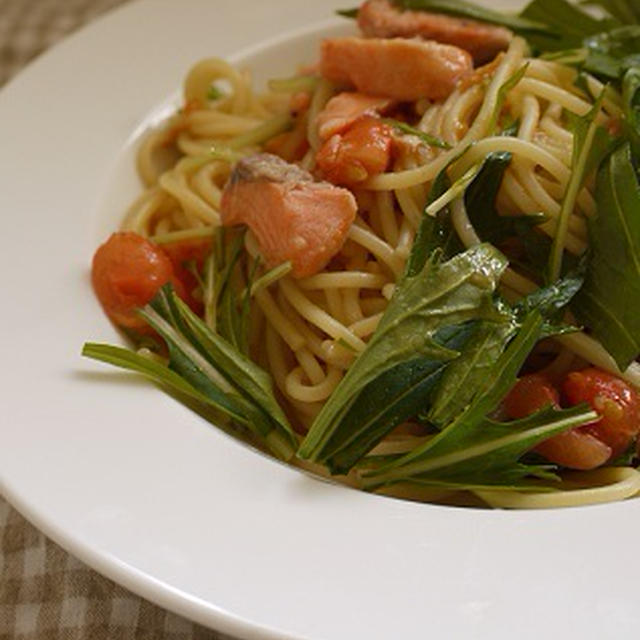 春色♪　サーモンと水菜とトマトのパスタ