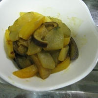 ハウススパイスミックスで、夏野菜の蒸し炒めカレー風味、冬瓜のスープ胡椒風味