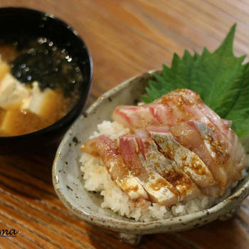 コロ鯛とハマチの漬け丼と石垣鯛のあら汁