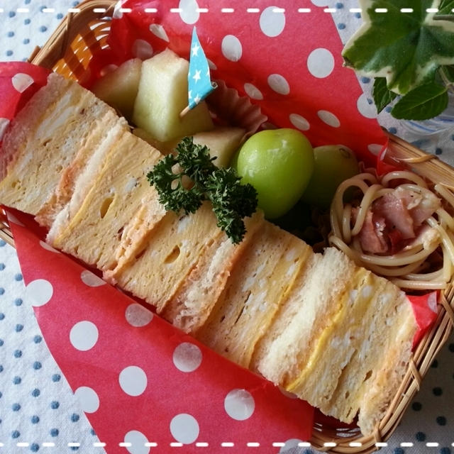 本日Ｍｙ弁当持参♬ふんわりふわふわ～っ天のやさんのたまごサンドに見えるかな・・・(￣∇￣*)ゞ
