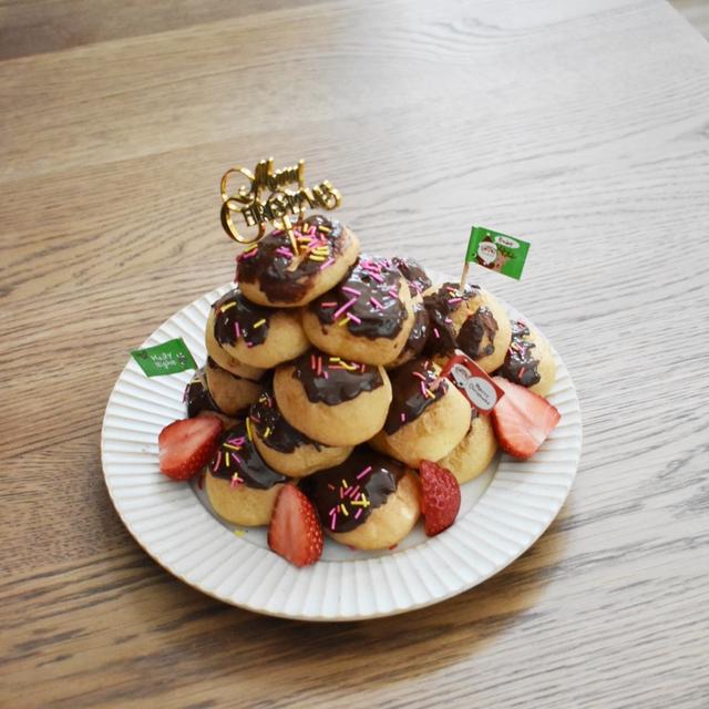 子供たちとクロカンブッシュでおやつ。最近のクリスマスプレゼントは、、