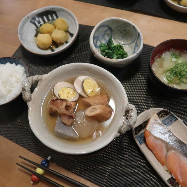 おでんと簡単な小鉢の晩ご飯　と　夫婦揃って病んでます(+_+)