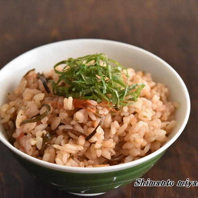 旨味たっぷり！まるごと野菜の炊き込みごはん３選