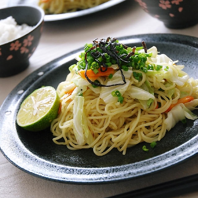 お野菜たっぷりの塩焼きそば
