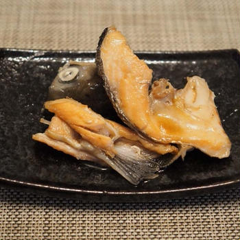 鮭のあら煮と小さなおかず