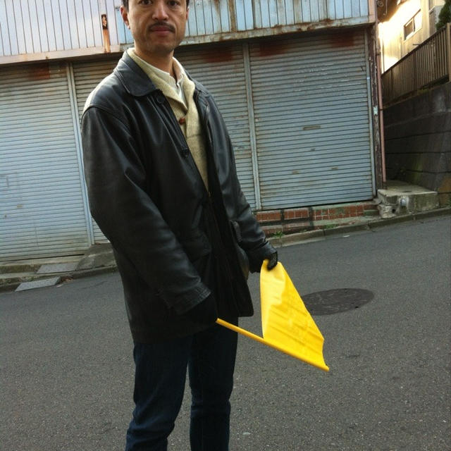 「緑のおばさん」ならぬ黄色い旗のおじさんでした