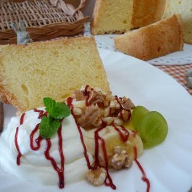 バニラシフォンケーキに、ナッツを添えて！