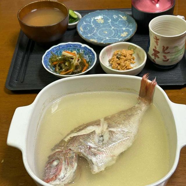 5.15【お家ごはん・夜】鯛のダシ煮❣️ﾃﾞｽ。