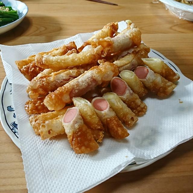 ウインナーとチーズの餃子の皮巻き揚げ♪