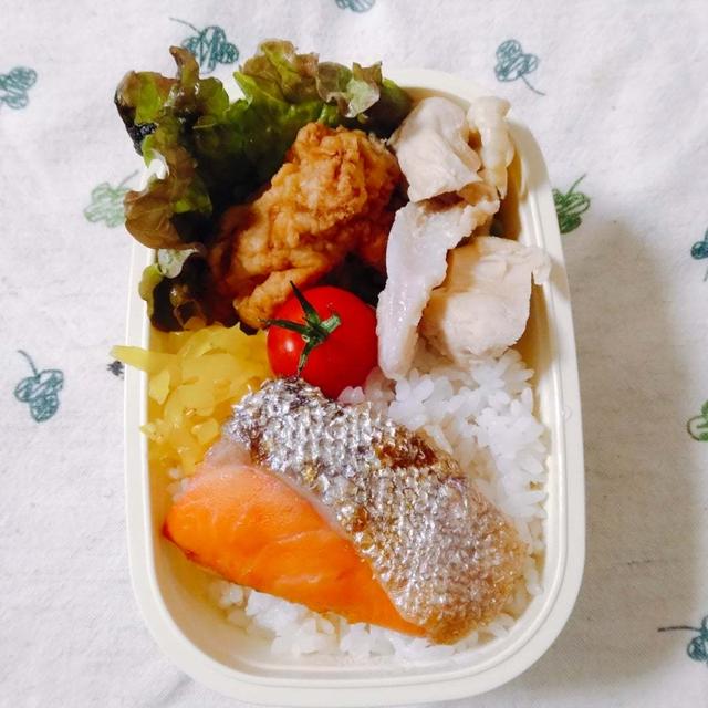 唐揚げ焼き鮭弁当〖シンプル弁当〗   #平日お昼ご飯はお弁当or外食