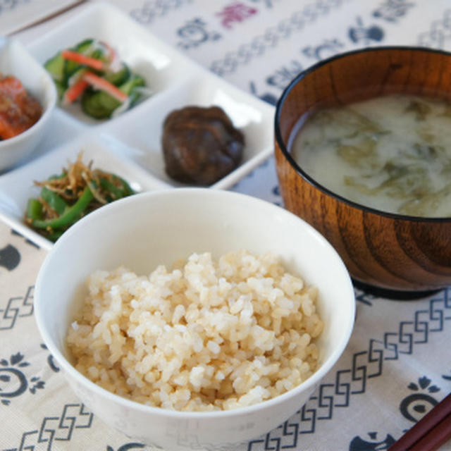 玄米ご飯と４種のおかずで日本の朝ご飯♪
