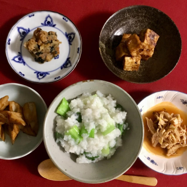 最初の教室は渋い色のおかず4つと中華粥