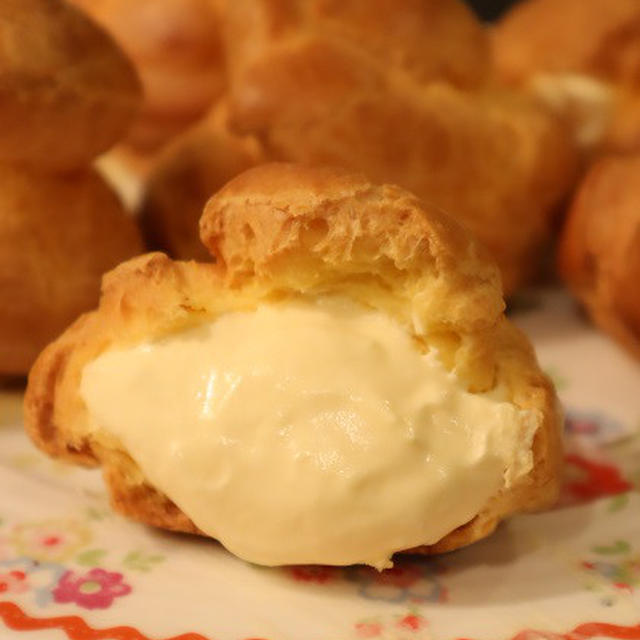 私の大好きなスイーツはシュークリームです！！