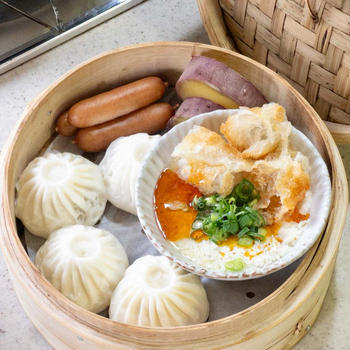 【蒸籠】台湾の朝ごはん シェントウジャン（鹹豆漿）