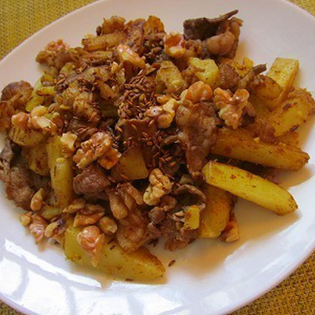 牛肉とじゃがのカレー炒め（クミン＆胡桃炒りがけ）