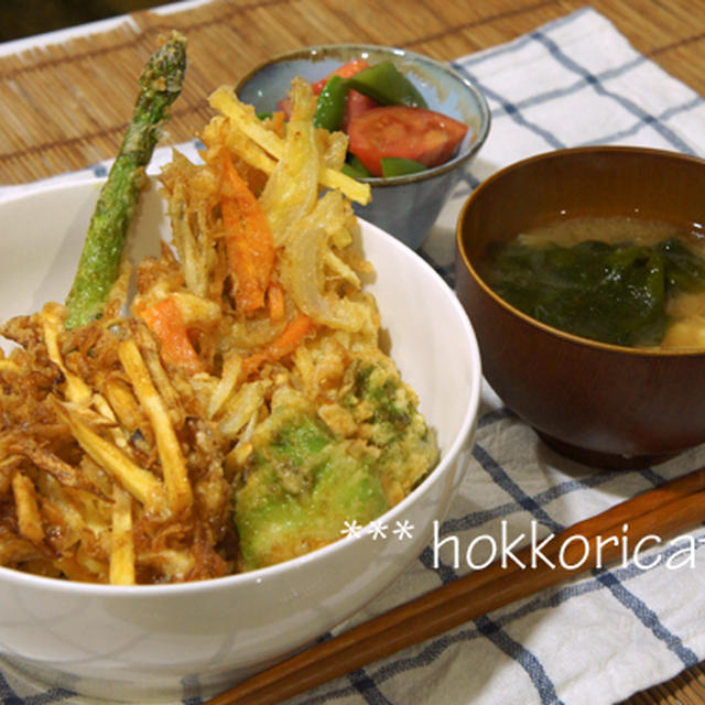（夕飯）　久しぶりの揚げ物　野菜のかき揚げ丼