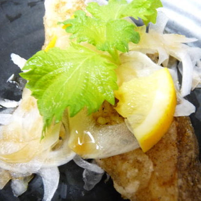 カレイの唐揚げ・・・新たまねぎと一緒に♪ぽんずドレッシングがあう～♥