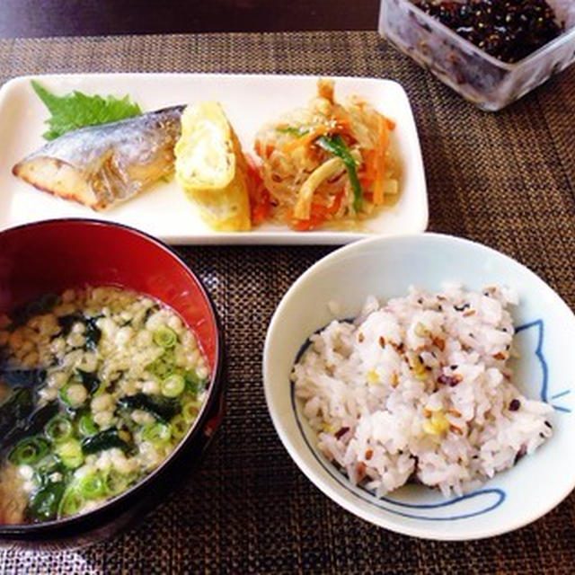 揚げ玉入れたこくうま味噌汁の和定食ごはん