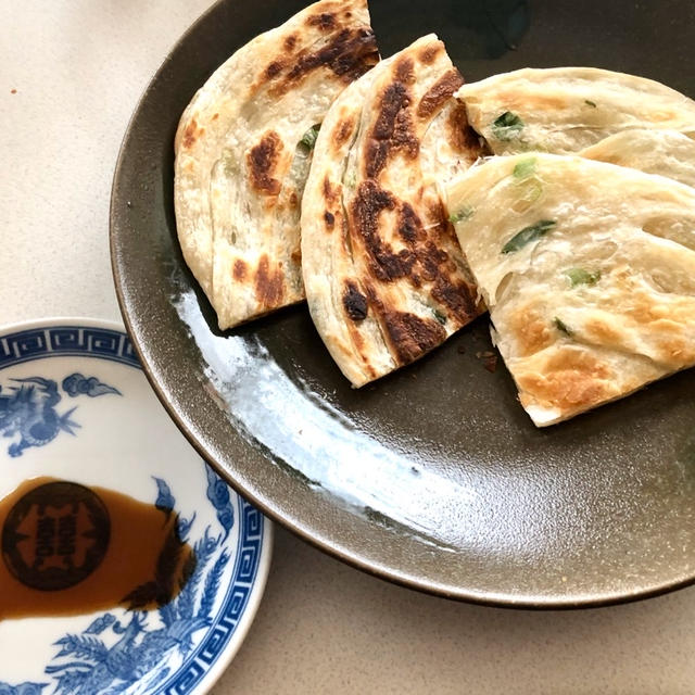業務スーパー　葱抓餅（ツォンジュアビン）台湾の屋台のあの味が自宅で楽しめる！