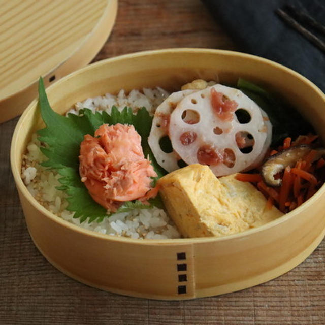 最近の中学生弁当（ひじきおにぎりや常備菜、スピードサンドイッチなど）