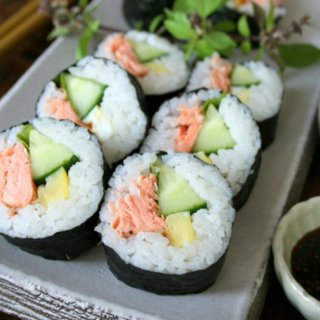 Salmon Sushi Rolls鮭寿司ロール