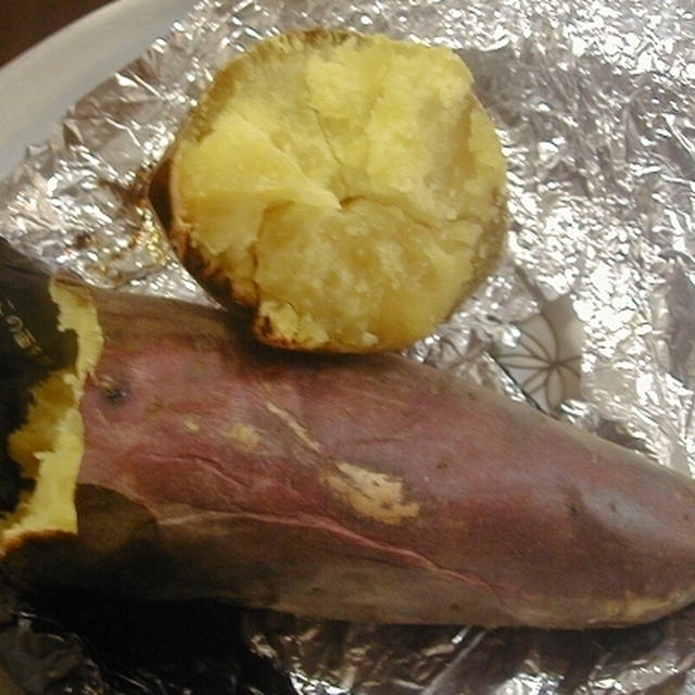 焼き芋ホイルでホクホク