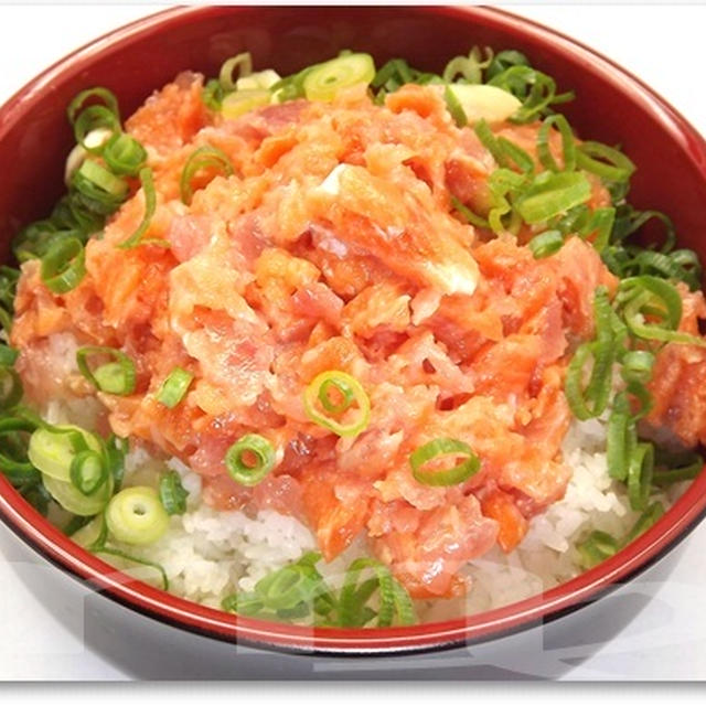 サーモンネギトロ丼