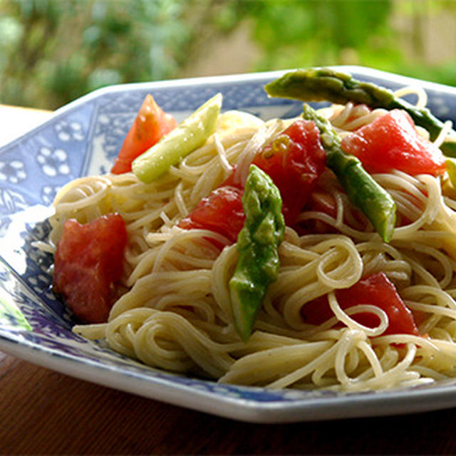 アスパラとトマトの冷製パスタ（塩レモンソース）