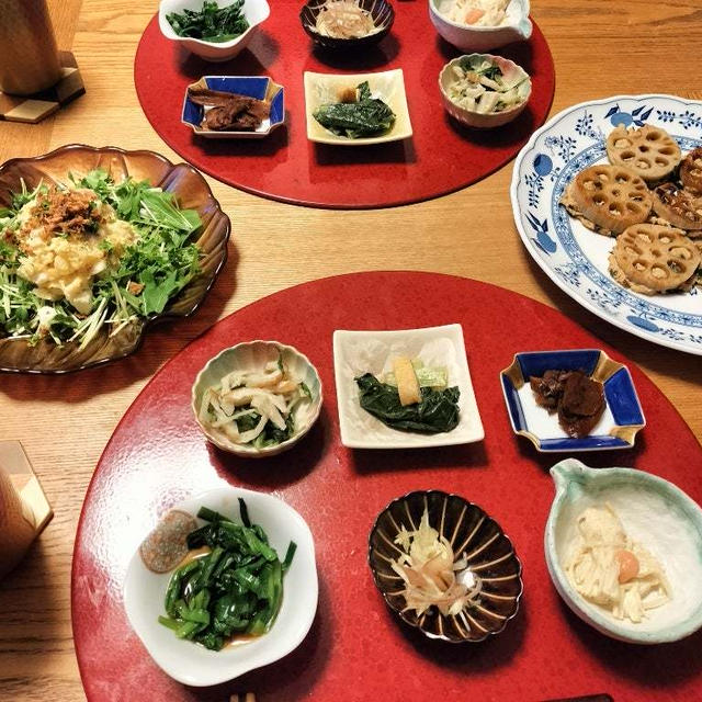 れんこんつくね焼き、自家製ポテトサラダと小鉢6品で晩酌