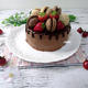 家族の為の誕生日ケーキ～チョコレートとマカロンのドリップケーキ