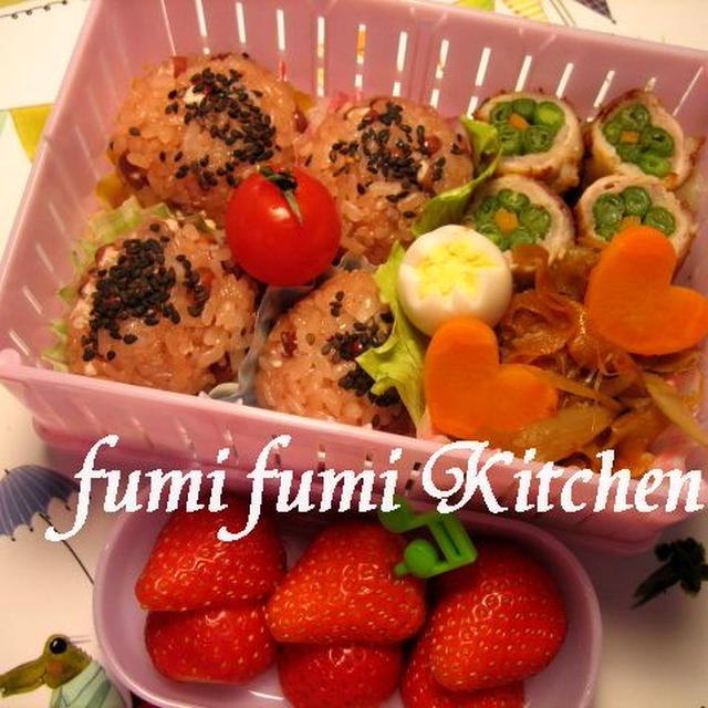 お赤飯でお弁当