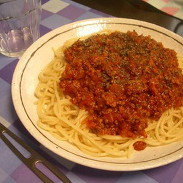 ミートソーススパゲティでブランチ