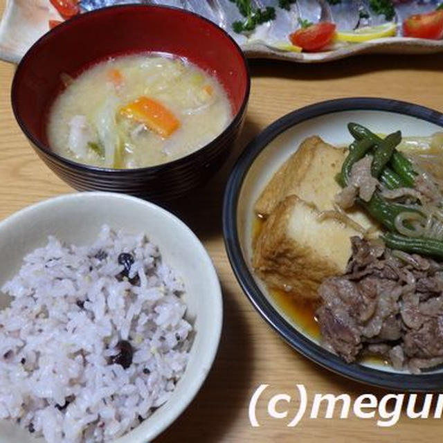 すき焼き風煮物＆しめさば＆野菜と豚バラの味噌汁の夕食