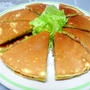朝食に魚肉ソーセージ入りホットケーキ