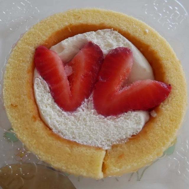 ローソンプレミアムロールケーキ、いい夫婦の日限定