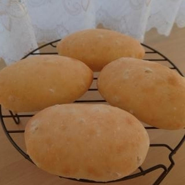 塩麴もち麦コッペパン🎵塩麴米粉パン🎵